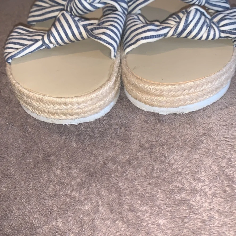 Hollister Women’s Sandals Platform Striped Sandals size 9/10 blue/white Stripes